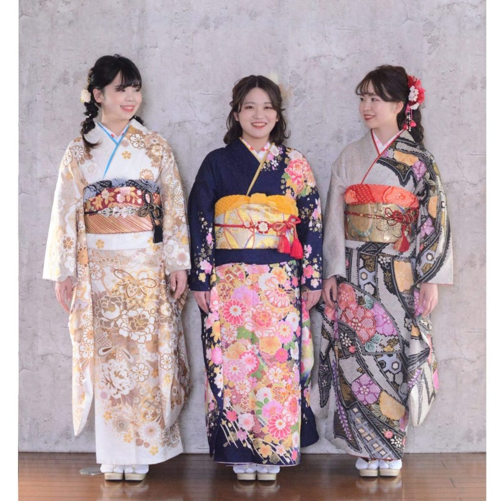 成人式に振袖を着て姉妹で写真を写したお客様｜静岡市の写真館