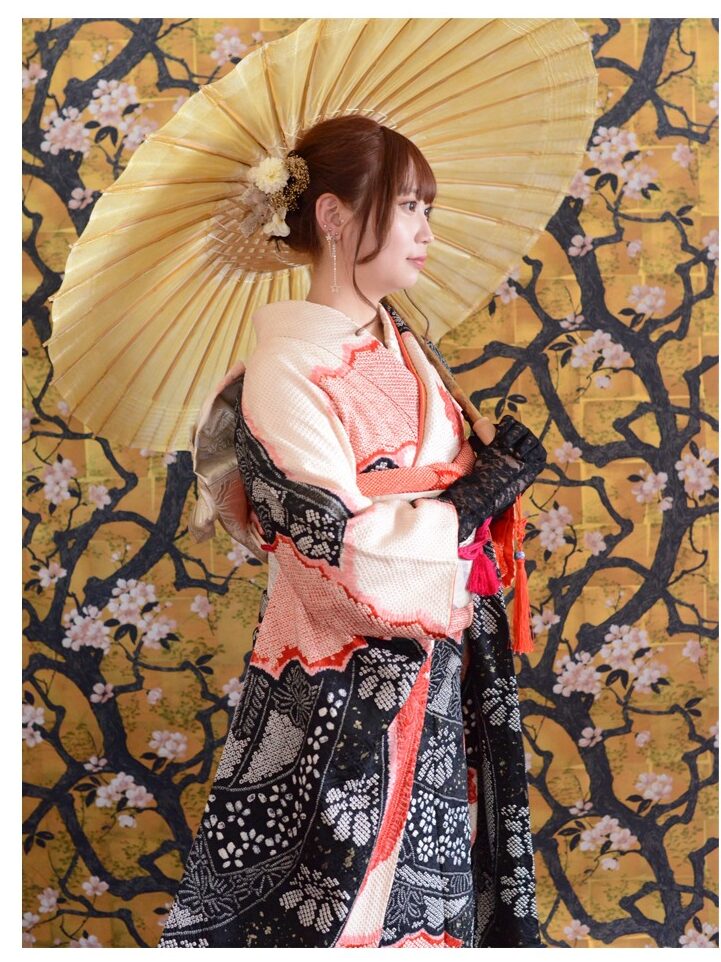 静岡市の写真館でママ振袖を今風にアレンジしてヘアと着付けと前撮り撮影をした女性
