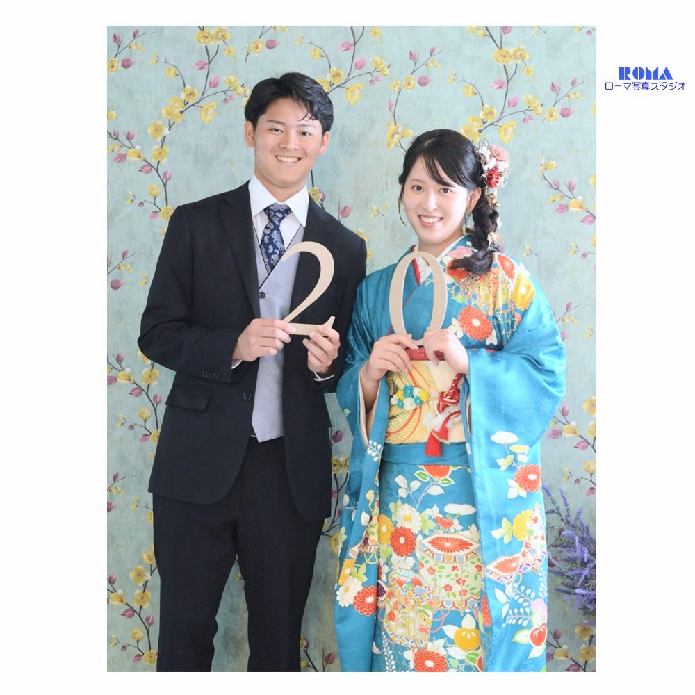 静岡市の写真館で振袖を着て男女の20才の成人式記念写真