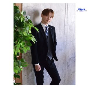 静岡市の写真館のローマ写真スタジオで男性成人式２０歳のスーツ写真