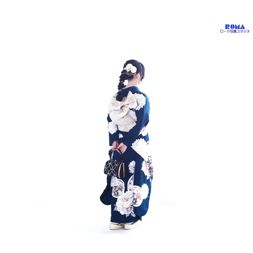 深い緑の振袖に白の小物|静岡市の写真館で振袖着付けと写真